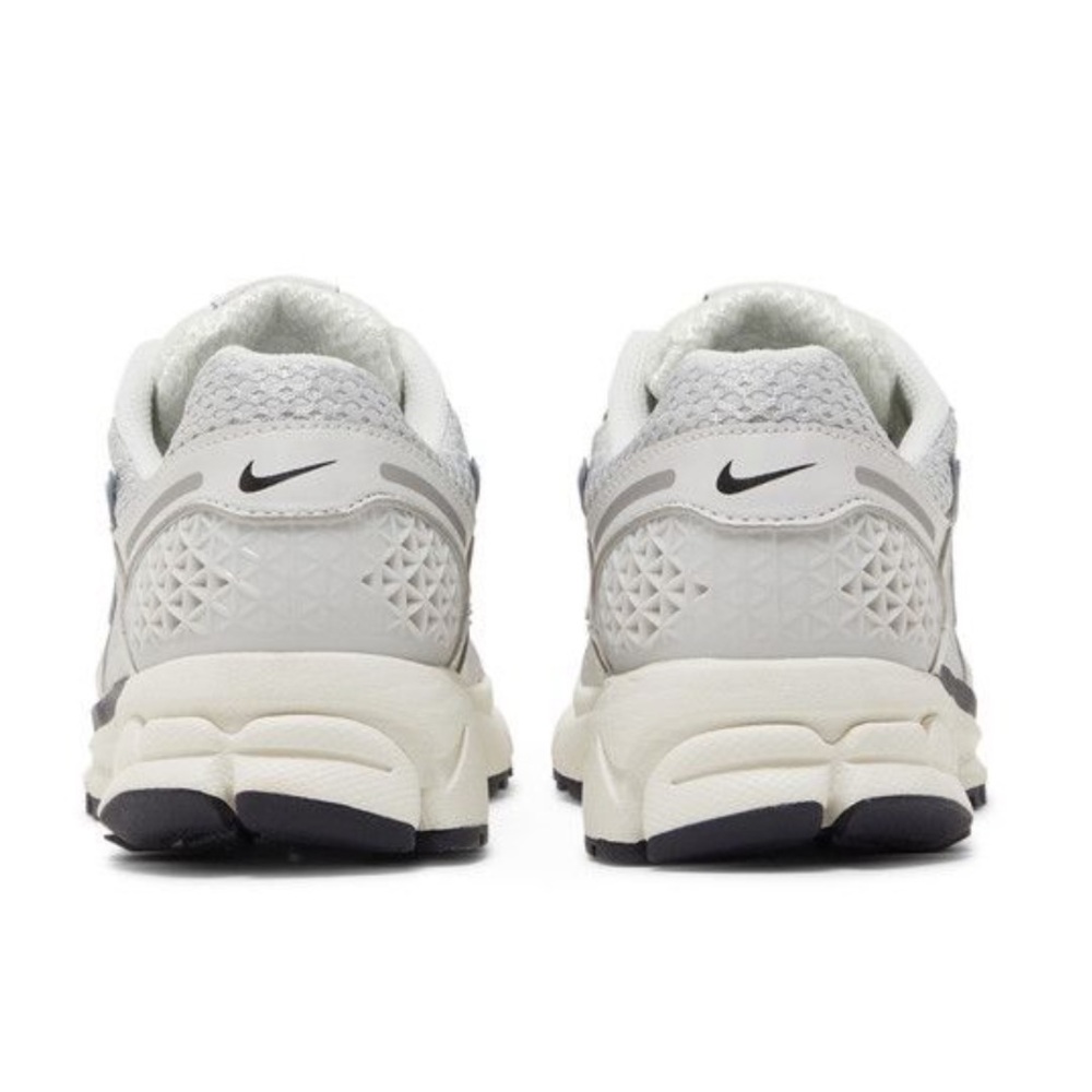 Nike Air Zoom Vomero 5 - Picture 5 of 16